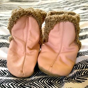 Robeez baby booties, pink, 6-12 mo